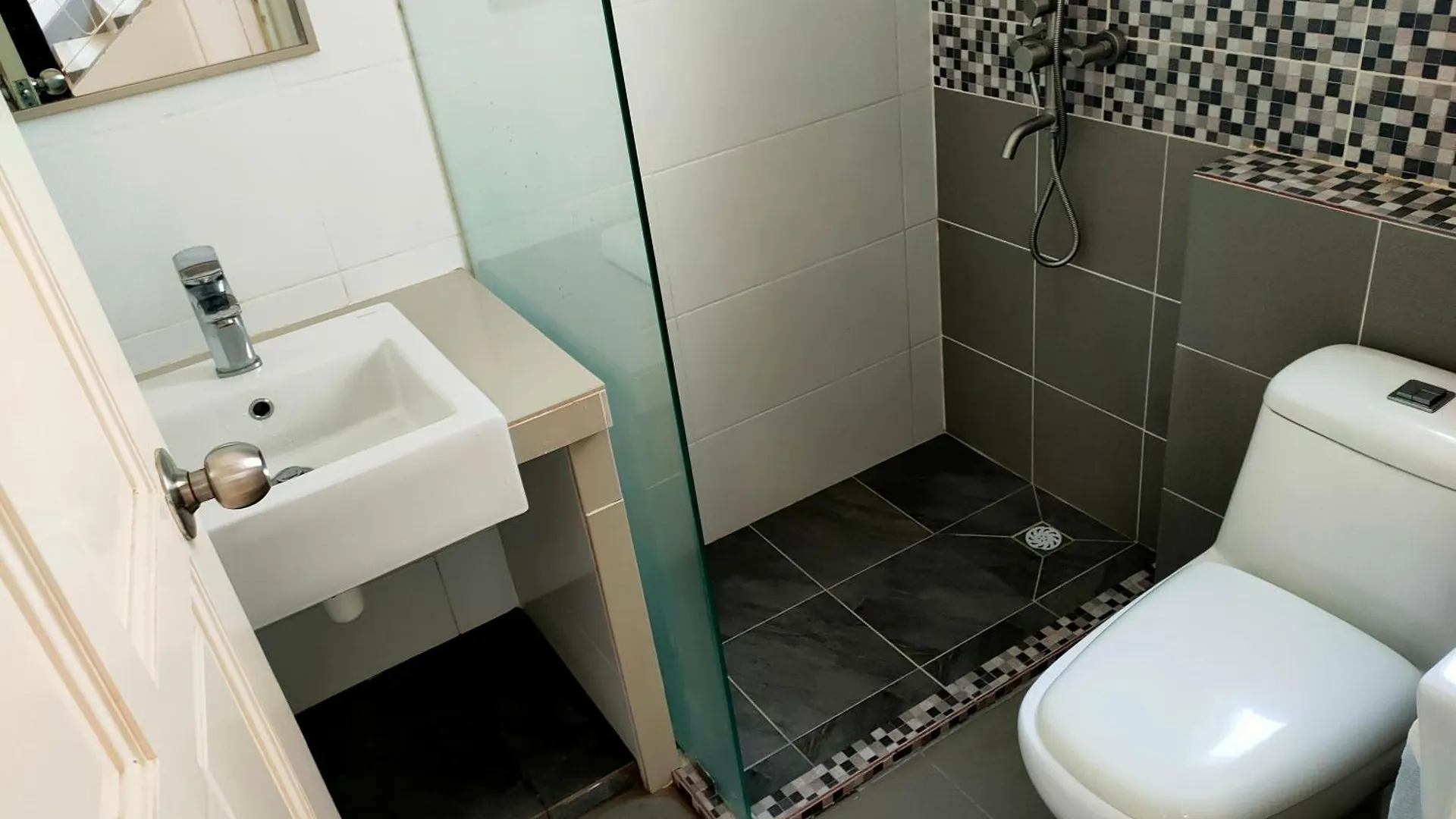 3 Bedroom Apartment Full Sea View Homestay タンジュンブンガ